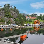 Дом отдыха Lovely In With Wifi